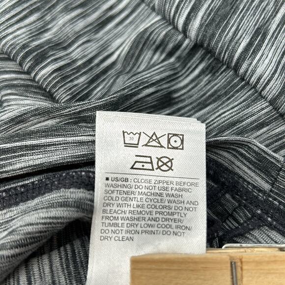 Gap Women's Gray & White Full Zip Active Wear Jacket 2 Zip Pockets Size Small - Picture 12 of 13